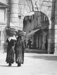 Zara. Porta di Terraferma (Donne albanesi)