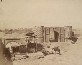 Luigi Pesce Porta Nuova a Teheran, 1858 ca. carta salata da negativo di carta Parigi, Musée National des Arts Asiatiques Guimet, dall'album di V.F.Brongniart, "Vues photographiques de Perse 1858-1861"