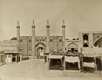 02 Montabone Luigi_ridimensionare Luigi Montabone Porta della Cittadella in Theran, 1862 albumina Torino, Biblioteca Reale, dall'album "Ricordi del viaggio in Persia della Missione Italiana 1862"